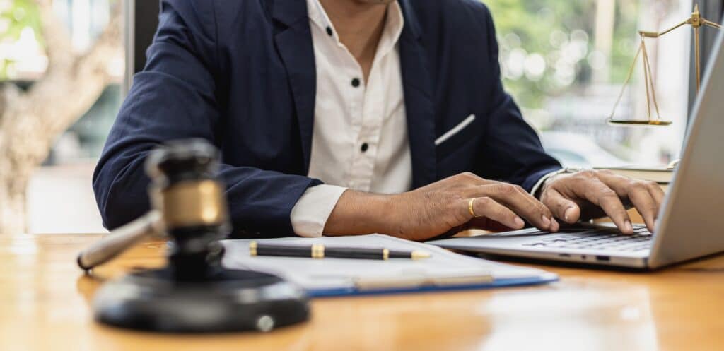 Avocat qui travaille sur ces dossiers