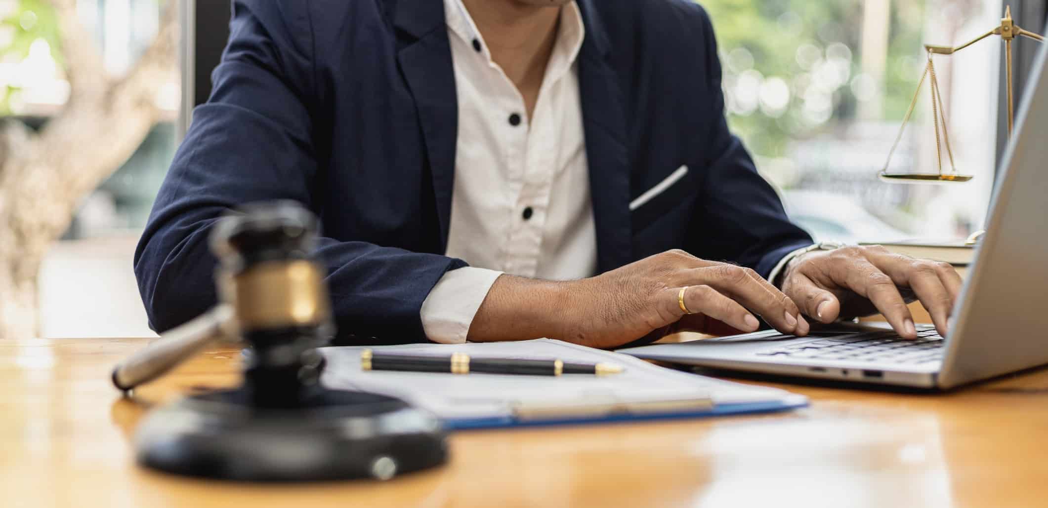 Avocat qui travaille sur ces dossiers